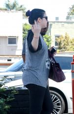 MICHELLE TRACHTNEBERG Shopping at XIV Karats in Beverly Hills 06/14/2018