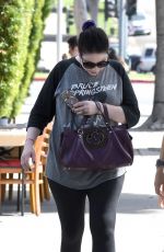 MICHELLE TRACHTNEBERG Shopping at XIV Karats in Beverly Hills 06/14/2018