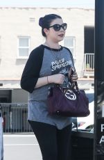MICHELLE TRACHTNEBERG Shopping at XIV Karats in Beverly Hills 06/14/2018
