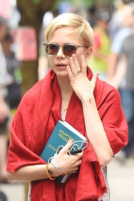 MICHELLE WILLIAMS on the Set of After the Wedding in New York 06/01/2018
