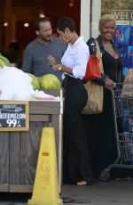 NICOLE MURPHYLeaves Bristol Farms in Los Angeles 06/01/2018