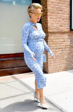 Pregnant KATE HUDSON Leaves Her Hotel in New York 06/08/2018