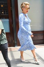 Pregnant KATE HUDSON Leaves Her Hotel in New York 06/08/2018