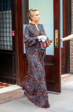 Pregnant KATE HUDSON Leaves Her Hotel in New York 06/09/2018