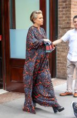 Pregnant KATE HUDSON Leaves Her Hotel in New York 06/09/2018