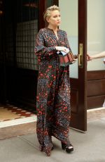 Pregnant KATE HUDSON Leaves Her Hotel in New York 06/09/2018