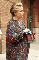 Pregnant KATE HUDSON Leaves Her Hotel in New York 06/09/2018