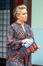 Pregnant KATE HUDSON Leaves Her Hotel in New York 06/09/2018