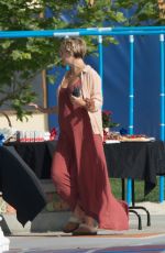 Pregnant KATE HUDSON Out and About in Los Angeles 06/04/2018