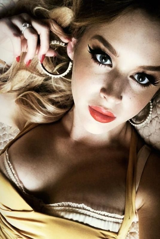 RENEE OLSTEAD for Vintage Diva Clothing, May 2018