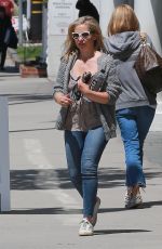 SARAH MICHELLE GELLAR Leavrd a Hair Salon in Brentwood 06/12/2018