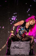 SHAKIRA Performs at El Dorado World Tour in Amsterdan 06/09/2018