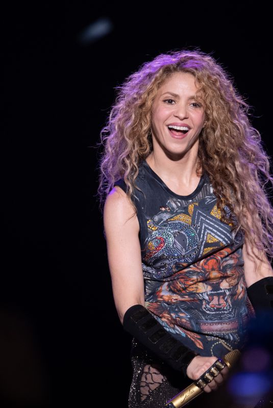 SHAKIRA Performs at El Dorado World Tour in Hamburg 06/03/2018