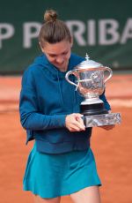 SIMONA HALEP Beats Sloane Stephens to Win French Open Title 06/09/2018