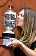 SIMONA HALEP - Roland Garros 2018 Trophy Photocall
