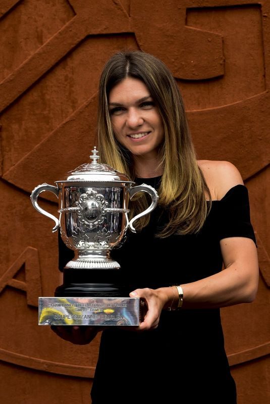 SIMONA HALEP – Roland Garros 2018 Trophy Photocall