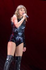 TAYLOR SWIFT Performs at Reputation Tour in Chicago 06/01/2018