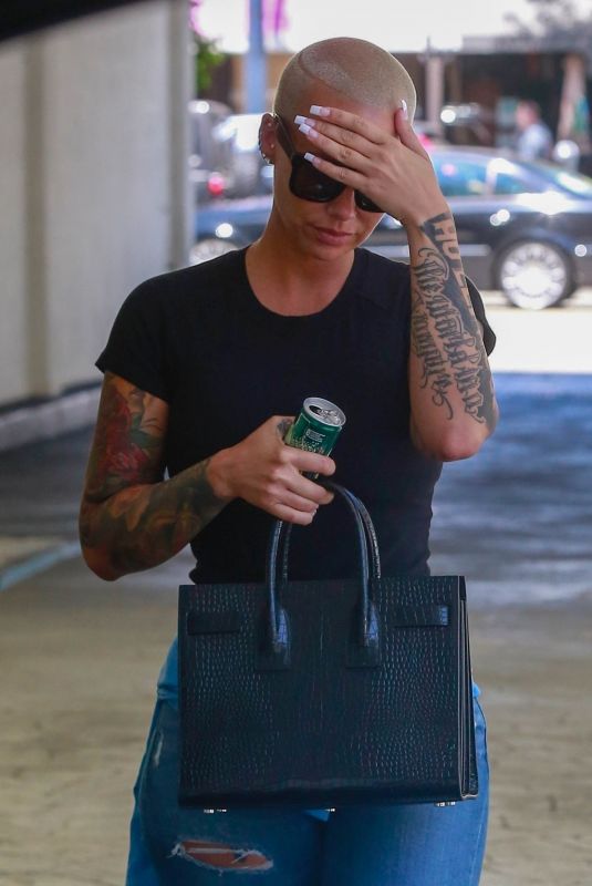 AMBER ROSE Leaves a Dermatologists in Beverly Hills 07/20/2018