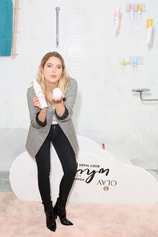 ASHLEY BENSON at Olay’s New Foaming Whip Body Wash Booth at Beautycon in Los Angeles 07/14/2018