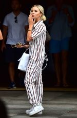 BETSY-BLUE ENGLISH Out and About in London 07/26/2018