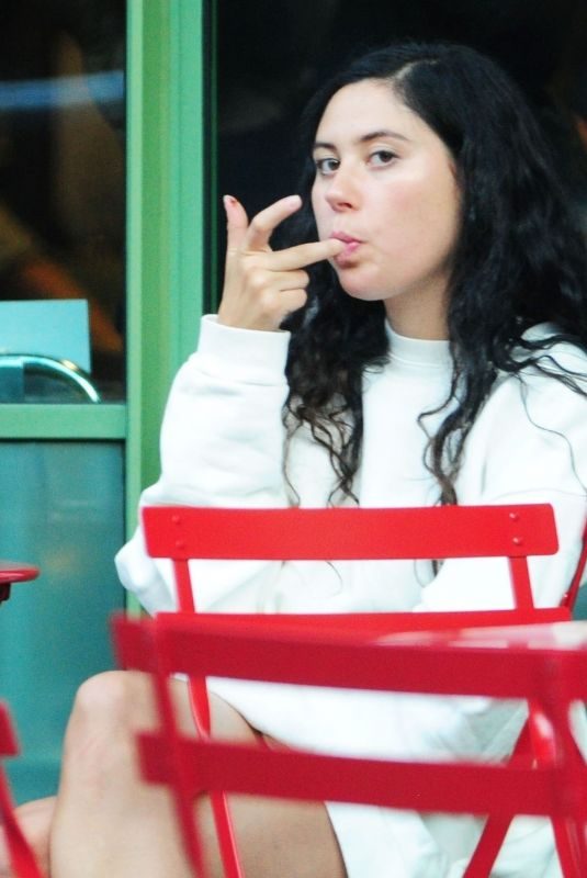 ELIZA DOOLITTLE at a Vegetarian Restaurant in London 07/19/2018