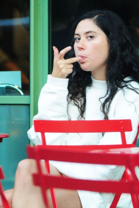 ELIZA DOOLITTLE at a Vegetarian Restaurant in London 07/19/2018