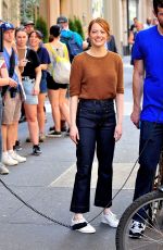 EMMA STONE Filming Billy on the Street in New York 07/16/2018