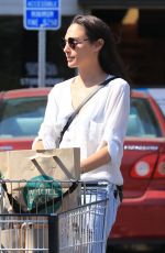 GAL GADOT Shopping at Whole Foods in Inglewood 07/19/2018