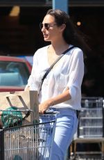 GAL GADOT Shopping at Whole Foods in Inglewood 07/19/2018