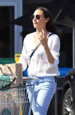 GAL GADOT Shopping at Whole Foods in Inglewood 07/19/2018