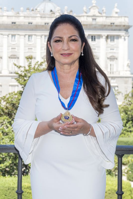 GLORIA ESTEFAN Receives Gold Medal of Merit in Madrid 07/23/2018