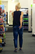 GWEN STEFANI Out in Los Angeles 07/01/2018