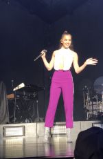 HAILEE STEINFELD Performs at Blue Hills Bank Pavilion in Boston 07/13/2018