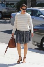JENNIFER GARNER Arrives at a Church in Pacific Palisades 07/29/2018