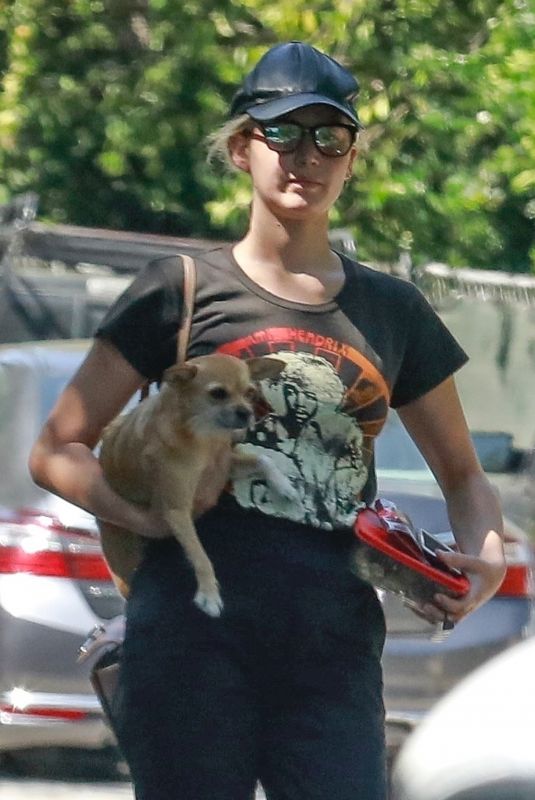 JENNIFER LAWRENCE Leaves Four Seasons Hotel in Beverly Hills 07/24/2018