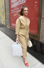 JESSICA ALBA Leaves Staples Store on 5th Avenue in New York 07/24/2018