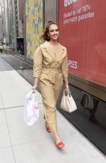 JESSICA ALBA Leaves Staples Store on 5th Avenue in New York 07/24/2018