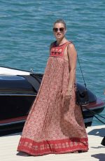 KATE MOSS Arrives at Nammos Beach in Mykonos 07/01/2018