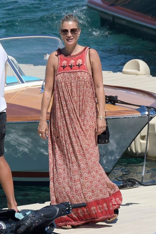 KATE MOSS Arrives at Nammos Beach in Mykonos 07/01/2018