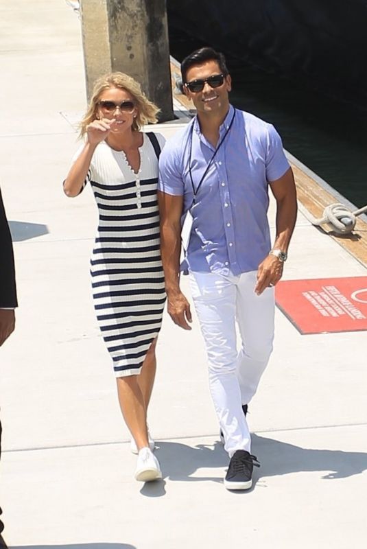KELLY RIPA and Mark Consuelos at Comic-con in San Diego 07/21/2018
