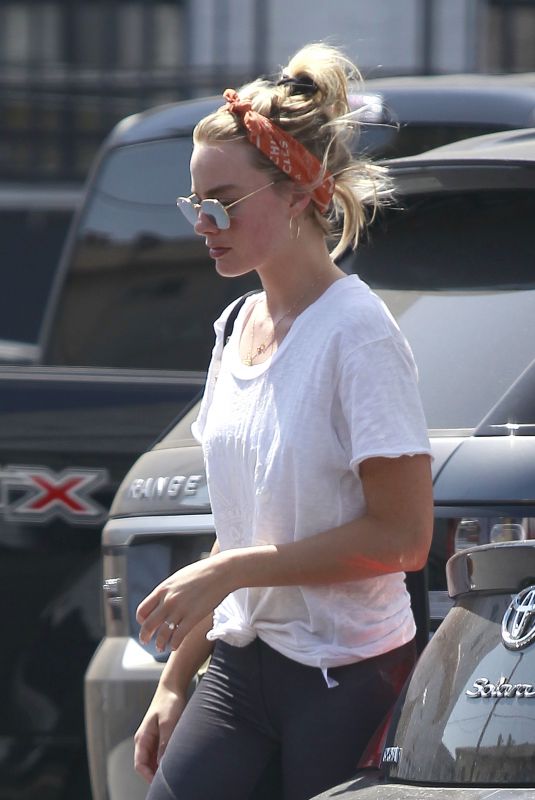 MARGOT ROBBIE Arrives at a Gym in Los Angeles 07/25/2018