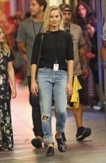 MARGOT ROBBIE Arrives on the Set of Once Upon a Time in Hollywood 07/25/2018