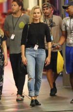 MARGOT ROBBIE Arrives on the Set of Once Upon a Time in Hollywood 07/25/2018