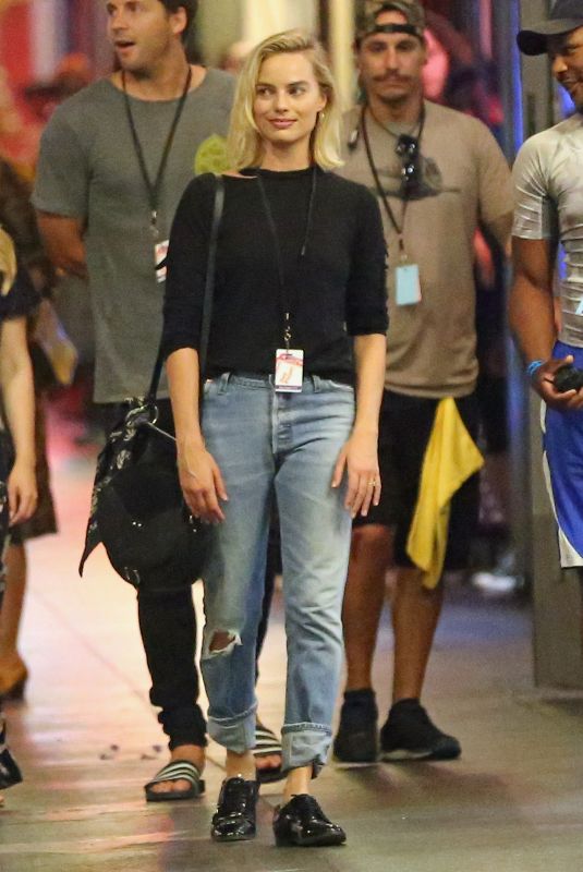 MARGOT ROBBIE Arrives on the Set of Once Upon a Time in Hollywood 07/25/2018