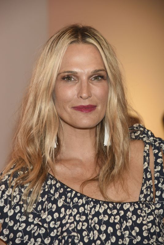 MOLLY SIMS Hosts Hampton Magazines 40th Anniversary at Southampton Arts Center 07/22/2018