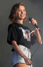 NINA NESBITT Performs at Wireless Festival in Finsbury Park in London 07/08/2018