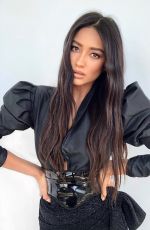 OLIVIA MUNN and SHAT MITCHELL in Harper