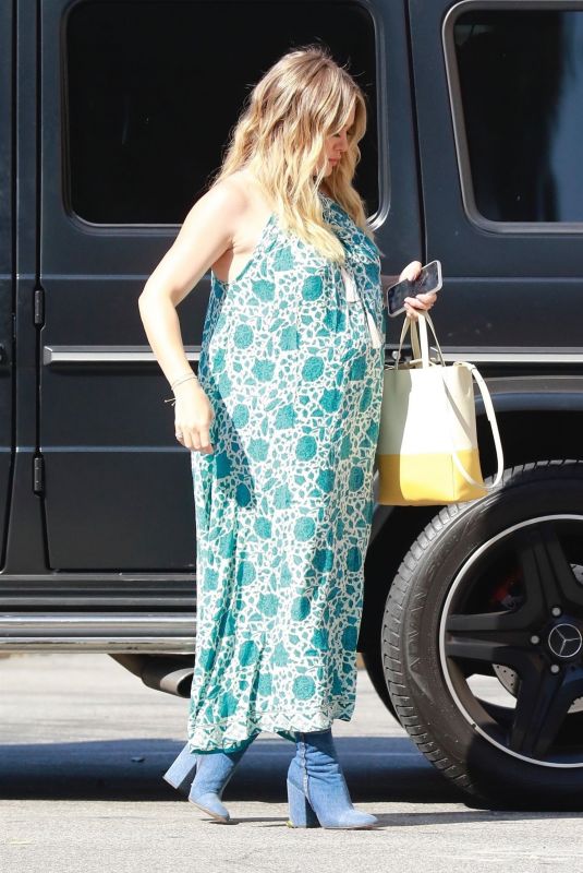 Pregnant HILARY DIFF Leaves Alfreds Cafe in Studio City 07/13/2018