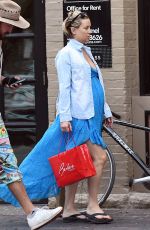 Pregnant KATE HUDSON Out Shopping in Aspen 07/18/2018