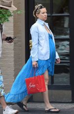 Pregnant KATE HUDSON Out Shopping in Aspen 07/18/2018